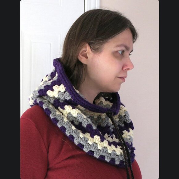 NEW NWOT Handmade Crochet Hooded Cowl with pompoms - Machine-Washable Acrylic - Picture 2 of 3